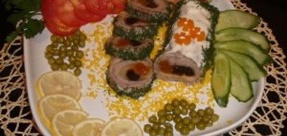 Рулет из телятины с курагой и черносливом