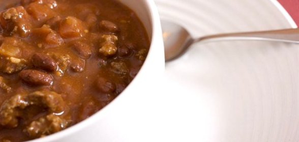 Говядина в томатном соусе с фасолью