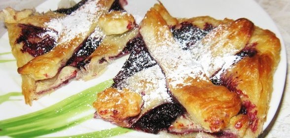 Пирог с повидлом из слоеного теста