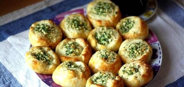 Булочки с чесноком и зеленью