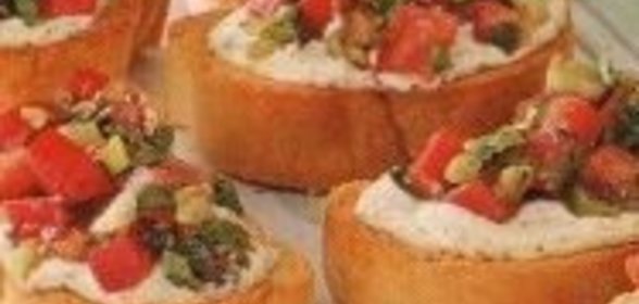 Цыпленок, фаршированный творогом и яйцами