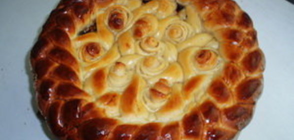 пирог с вареньем и орехами