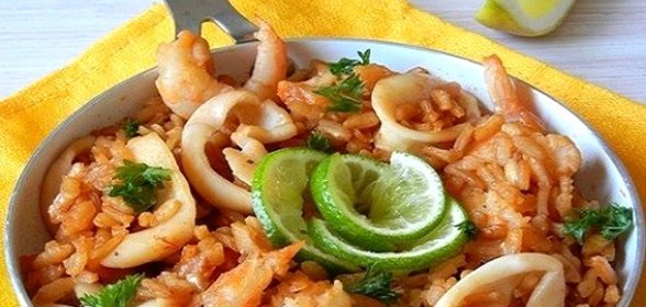 Паэлья с кальмарами