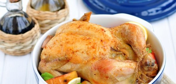Цыпленок запеченный с яблоками и овощами