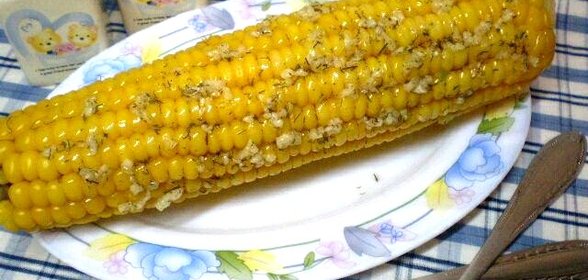 Кукуруза с чесночным маслом и укропом