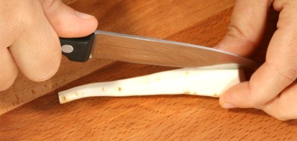 Чипсы из пастернака с трюфельным маслом и пармезаном