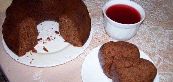 пирог быстрого приготовления с клубничным вареньем
