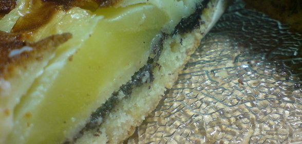 Пирог с грушами и маком под сметанной заливкой