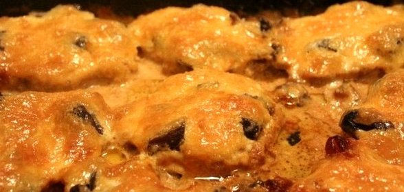 Грибы со свининой в духовке