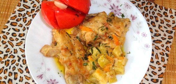 Куриные бедра тушеные с овощами
