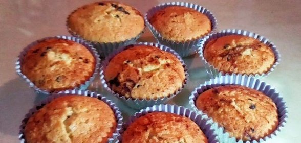 Нежные кексы с джемом и шоколадной крошкой