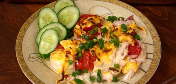 Отбивные в духовке с помидорами и сыром