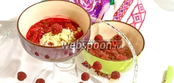 Крамбл с малиной и ревенем