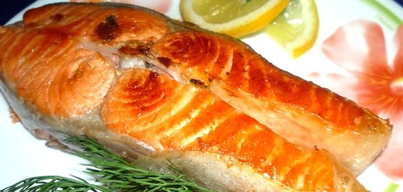 Красная рыба на сковороде