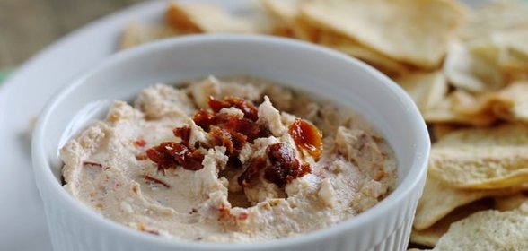 Соус из феты и томатов черри