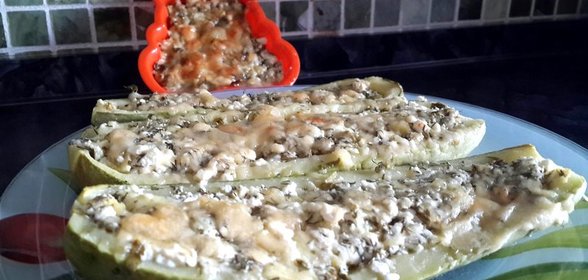 Кабачки, фаршированные творогом