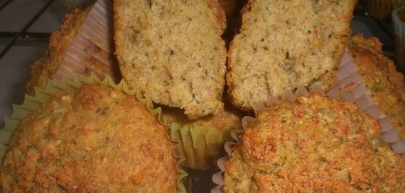 Пряные закусочные маффины из цукинни