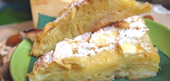 Шарлотка с яблоками с коньяком