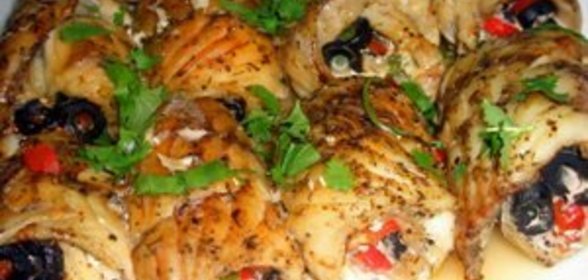 Рыбные рулетики с начинкой из паприки и маслин