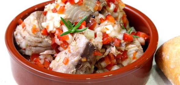 Закуска из макрелевого тунца (скумбрии) в маринаде