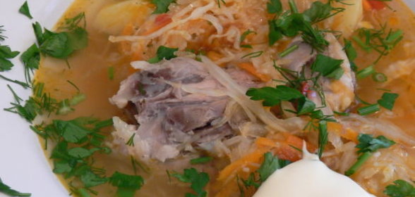 Щи с квашеной капустой и курицей