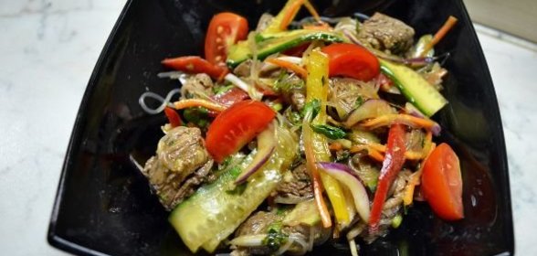 Салат из овощей с квашеной капустой