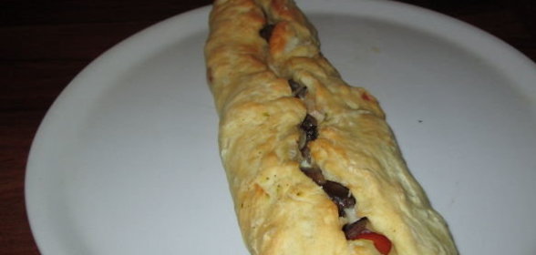 Пицца-лодочка (кальцоне-сфилатино)