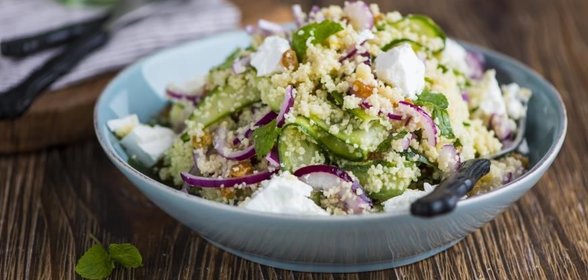 Салат из кускуса с огурцами и фетой