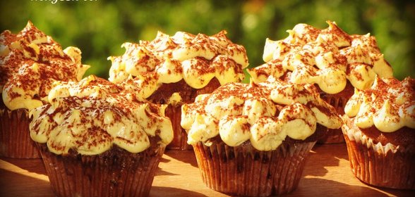 Шоколадное тесто для капкейков и 3 варианта оформления