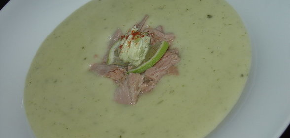 Крем-суп с цуккини, тунцом и авокадовым маслом