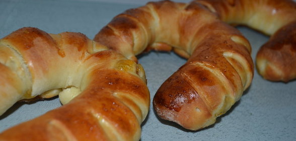 Булочки подковки с джемом