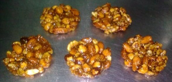Орехи в карамели