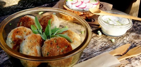 Биточки из щуки с зеленым горошком