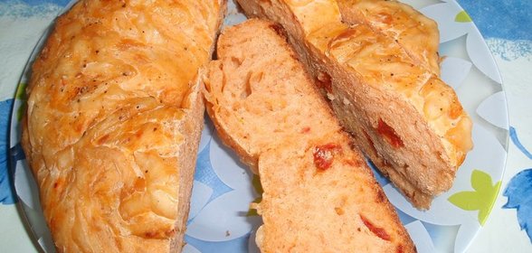 Хлеб с помидорами и сыром
