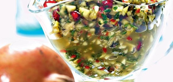 Cогревающая сальса из манго и граната