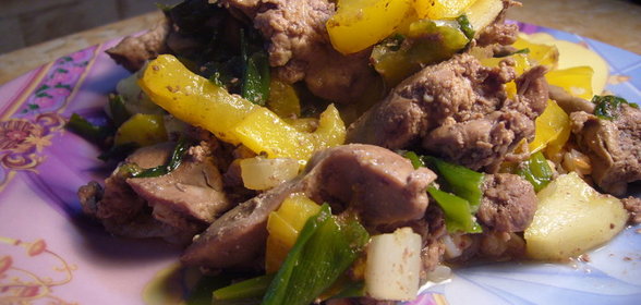 Куриная печень с яблоками и болгарским перцем. (мой вариант)