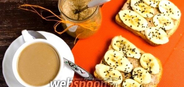 Тосты с миндальным маслом и бананом