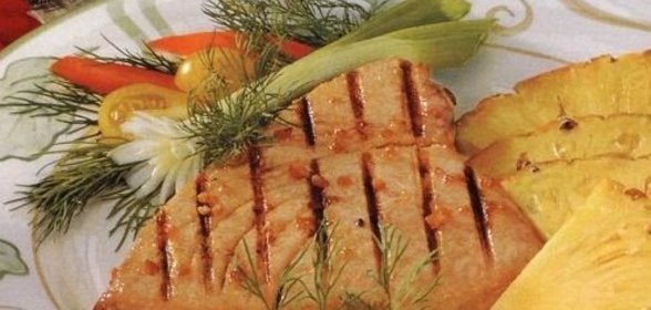 Пирог из вафель, покрытый меренгой