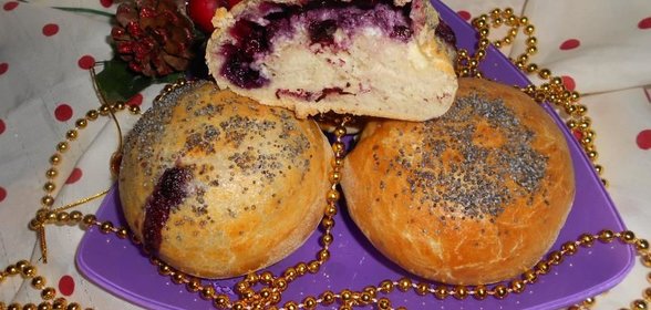 Ванильно-маковые булочки с творогом и черникой