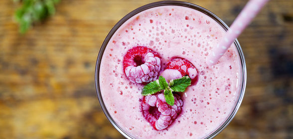 Малиновый смузи на кокосовом молоке