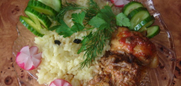 Курочка в аджике с гарниром