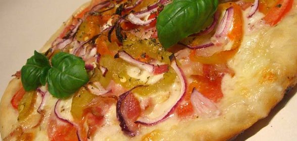 пицца с печеным перцем,беконом и пармезаном