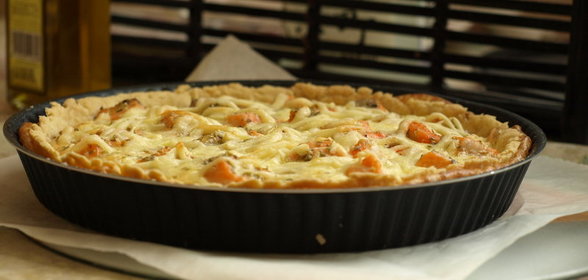 Киш с форелью, креветками и фенхелем