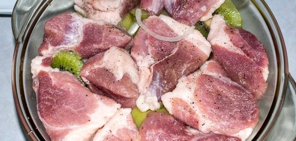 Быстрый маринад для свинины из киви