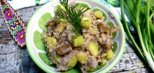 Фасолевый дип с кабачками и вешенками