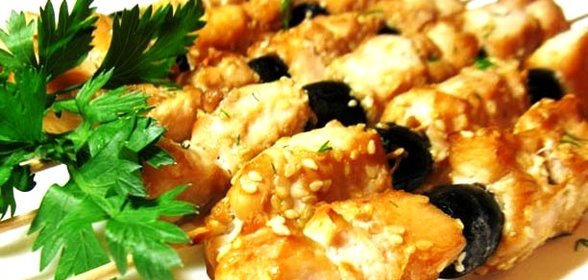 Куриный шашлык в соевом маринаде с маслинами