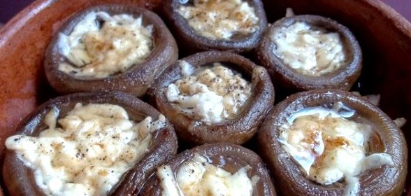Грибы под сыром в духовке