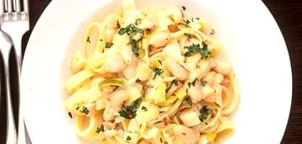 Паста с луком и фасолью
