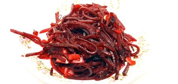 Свекла с хреном и красным луком