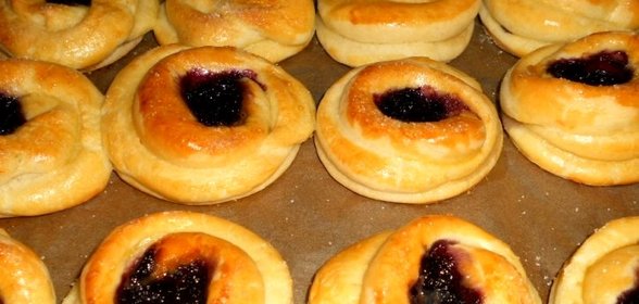 Булочки с вареньем в духовке